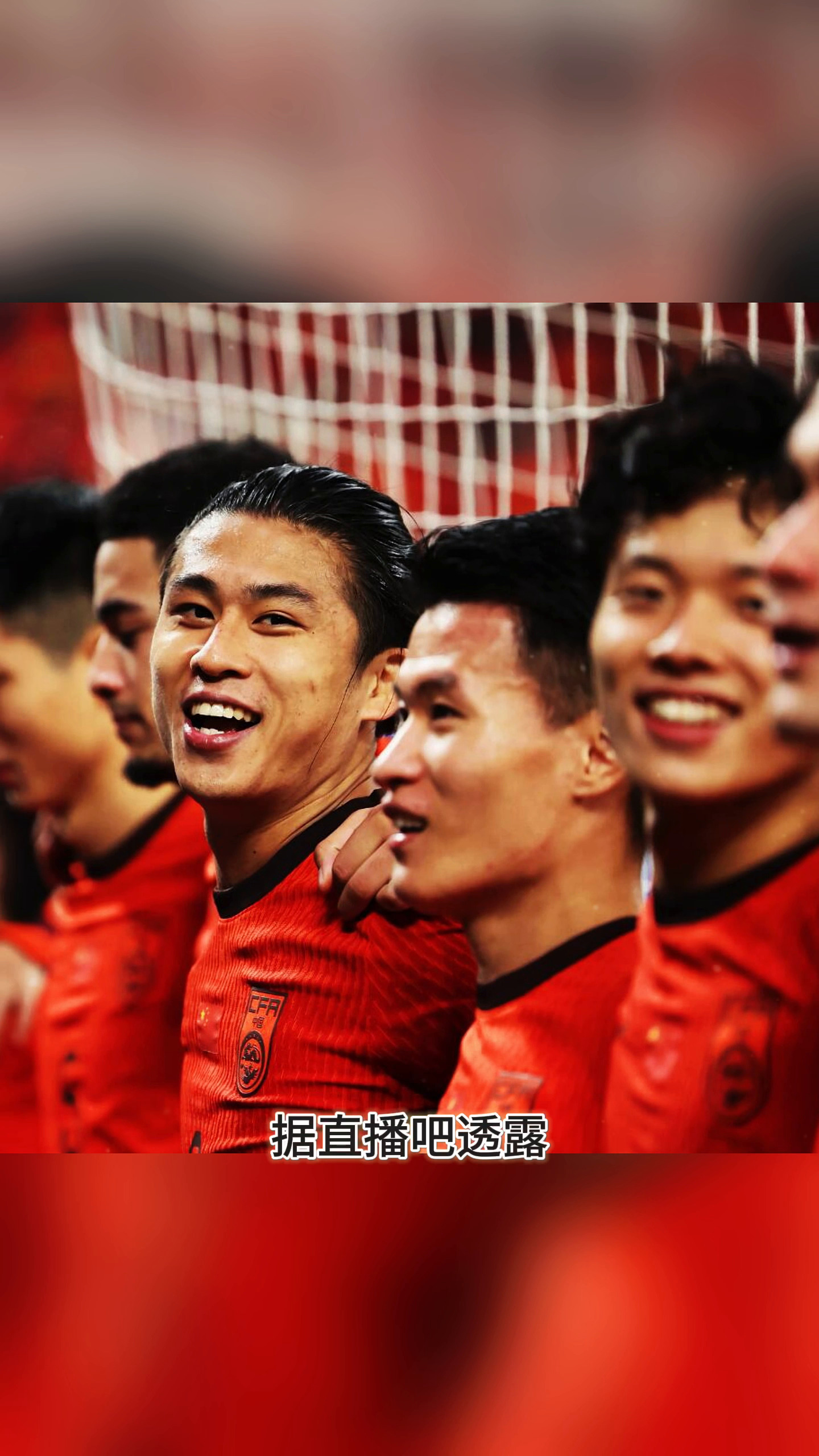 中国香港队宾纪文晒与王钰栋合影：赛后我第一时间向他道歉(王钰栋的个人资料身高体重是多少)